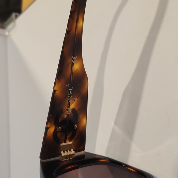 Chanel Tortoise Shell Gold CC Sunglasses w/Chanel Case - Picture 9 of 16